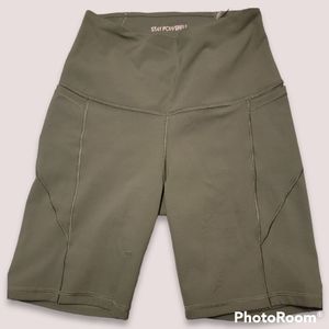 Calia by Carrie Underwood biker shorts, slimming with pockets